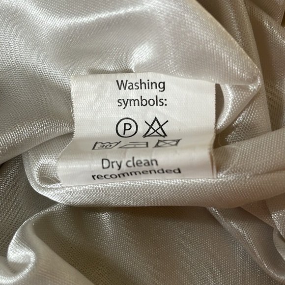 Paniz Beautiful Pleated Skirt, Size XL - Picture 5 of 5